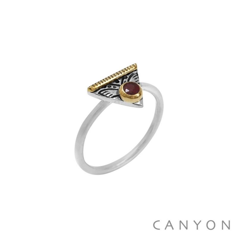 Bague Triangle rouge